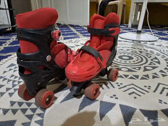 حذاء تزلج 4 عجلات أحمر مقاس 35-38 1