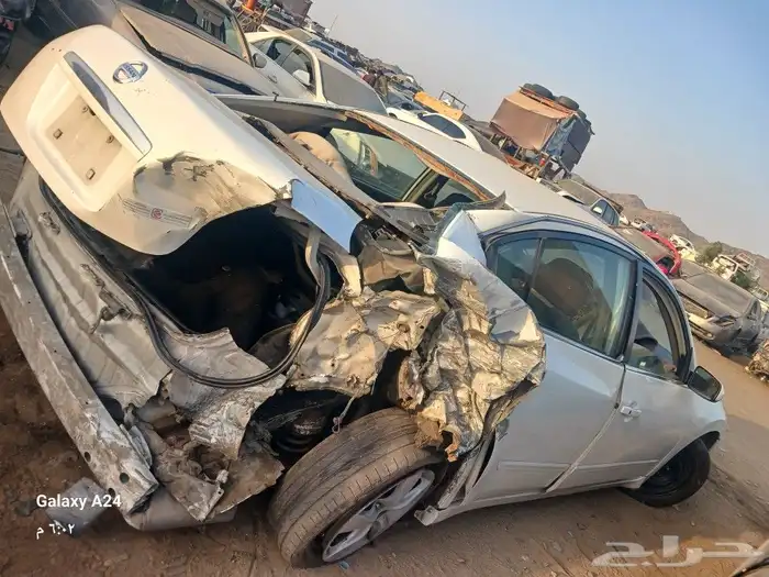 يوجد لدينا قطع غيار نيسان التيما 2008 2