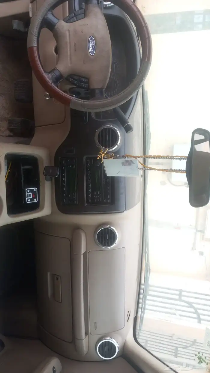 السياره نضيفه على الشرط يوجد فيها فحص دوري جديد استماره جديد 2