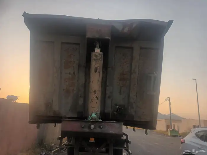 للبيع صندوق قلاب 3