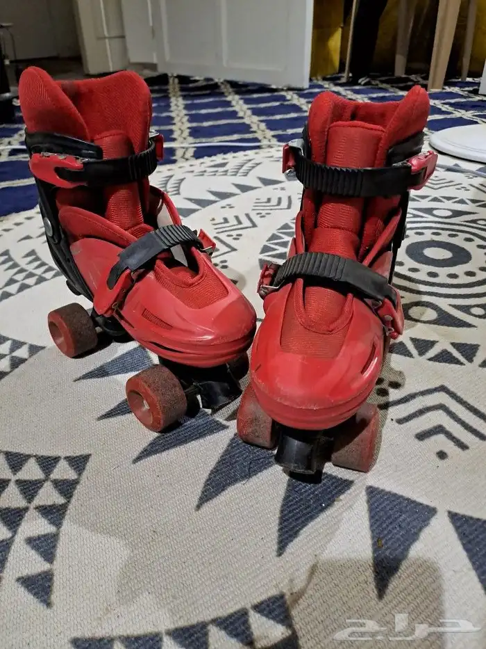 حذاء تزلج 4 عجلات أحمر مقاس 35-38 0