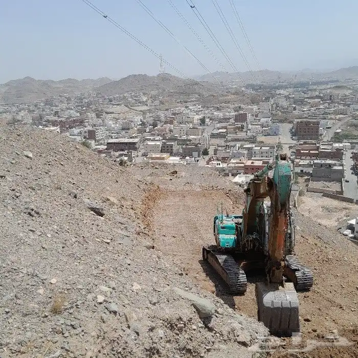 بوكلين للايجار بالساعه مقاوله حفر الاراضي وفتح طرقات وتخريم 1