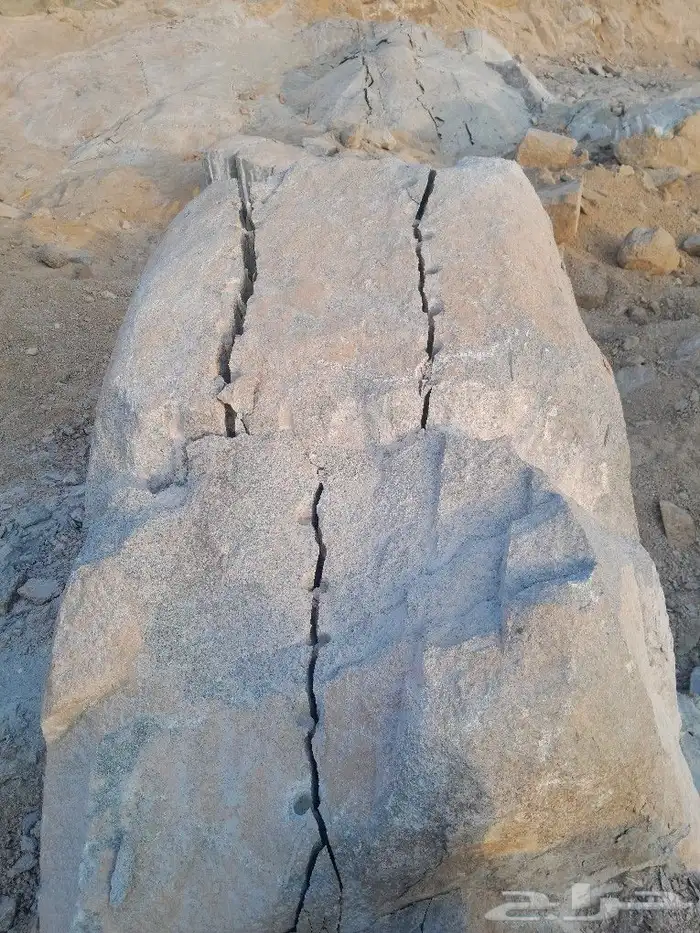 بوكلين للايجار بالساعه مقاوله حفر الاراضي وفتح طرقات وتخريم 5