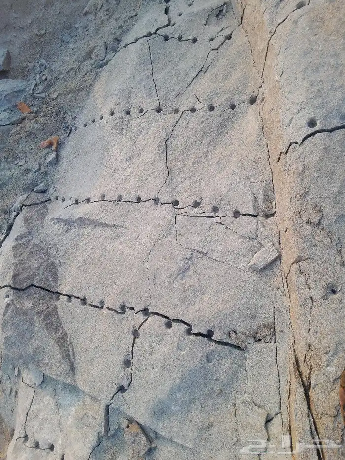 بوكلين للايجار بالساعه مقاوله حفر الاراضي وفتح طرقات وتخريم 4