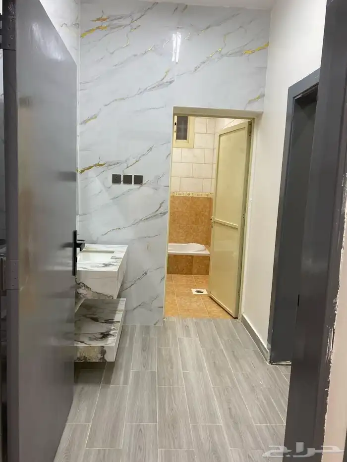عمارة مميزة للبيع دور وثلاث شقق ف حي الموسى خميس مشيط 3