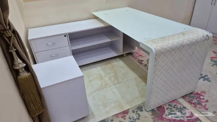 مكتب مودرن زجاج ابيض 2