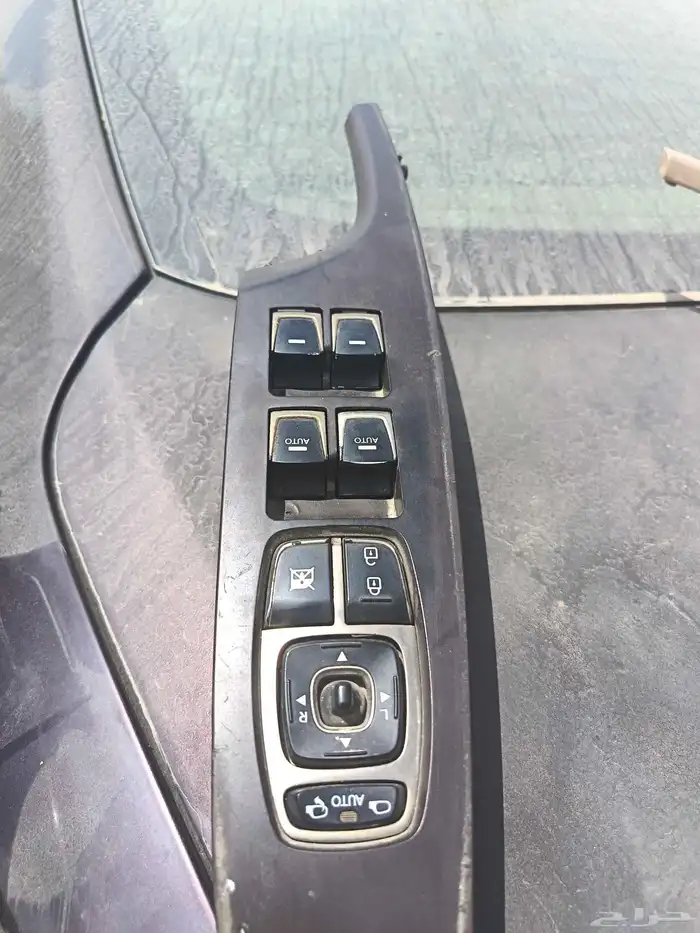 يوجد لدينا قطع غيار السيارات هونداي ازيرا 1