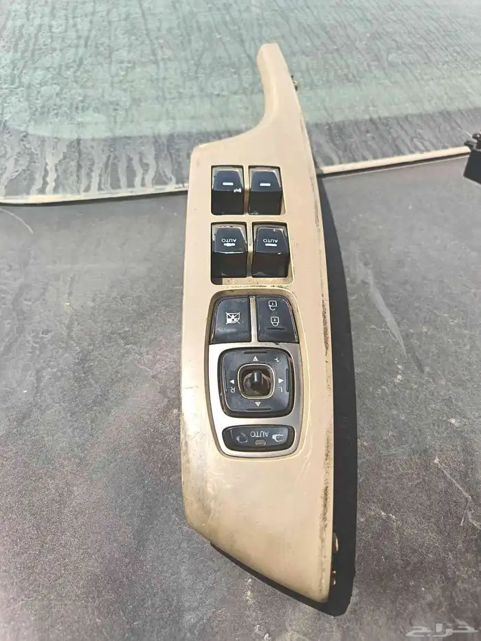 يوجد لدينا قطع غيار السيارات هونداي ازيرا 0