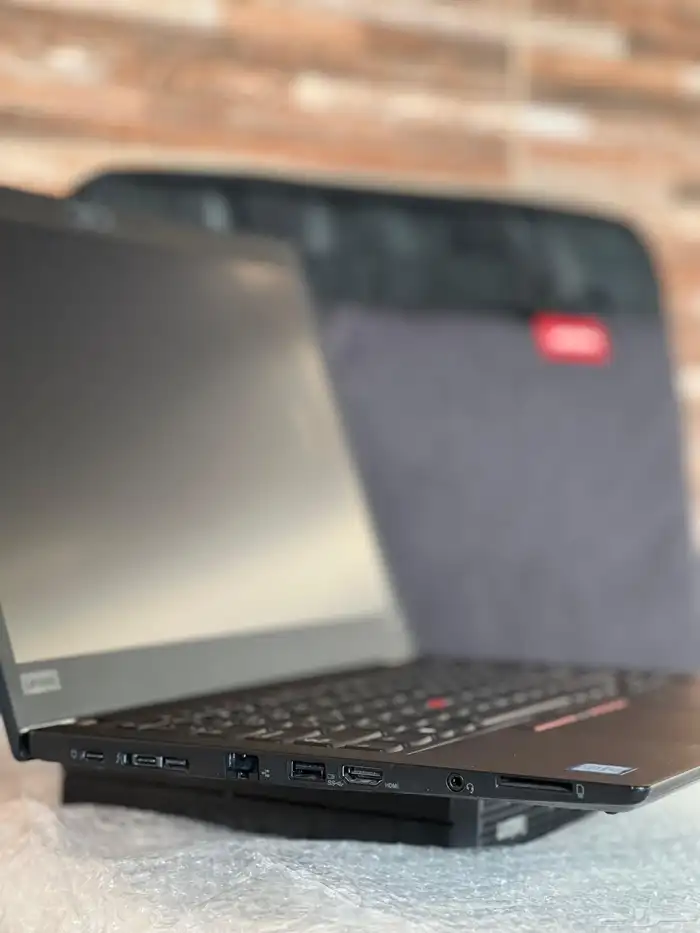 Lenovo thinkpad T480s i7 generation 8 3