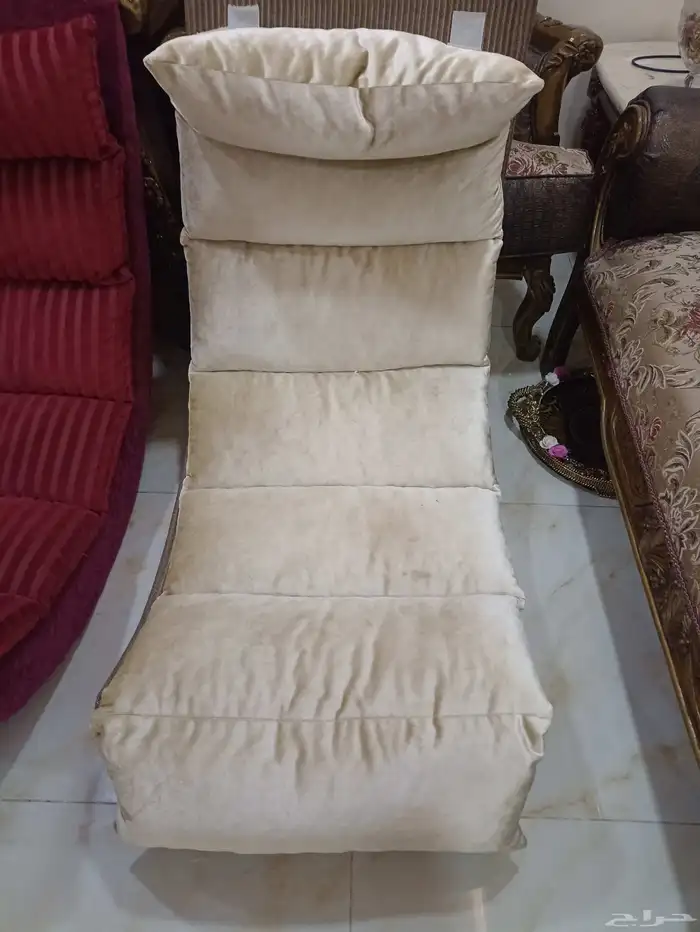 كراسي منحنية 1