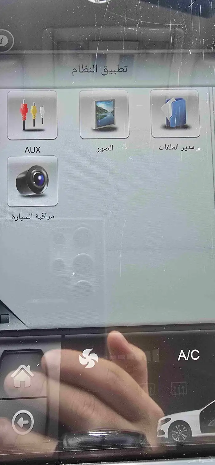 للبيع شاشة سيارة تسلا بحالة ممتازه 4