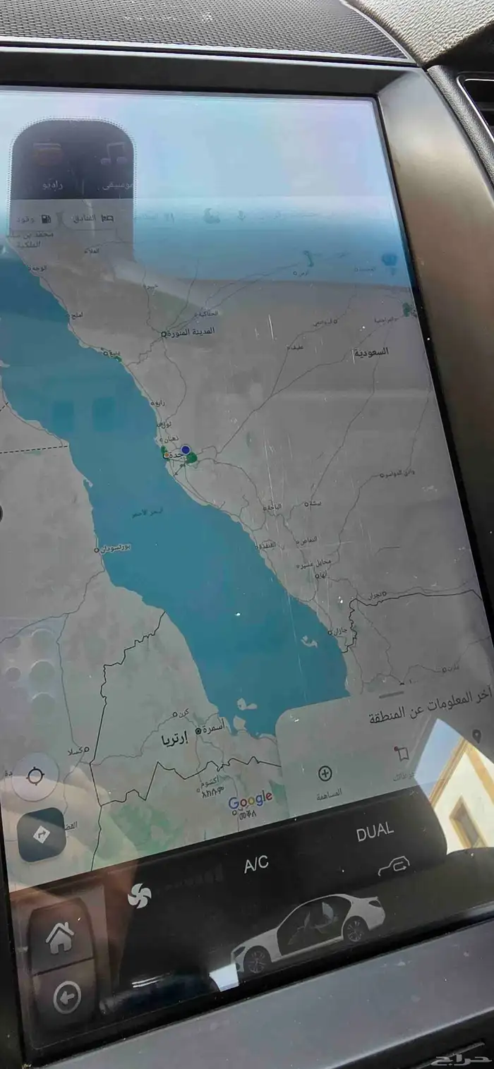 للبيع شاشة سيارة تسلا بحالة ممتازه 3