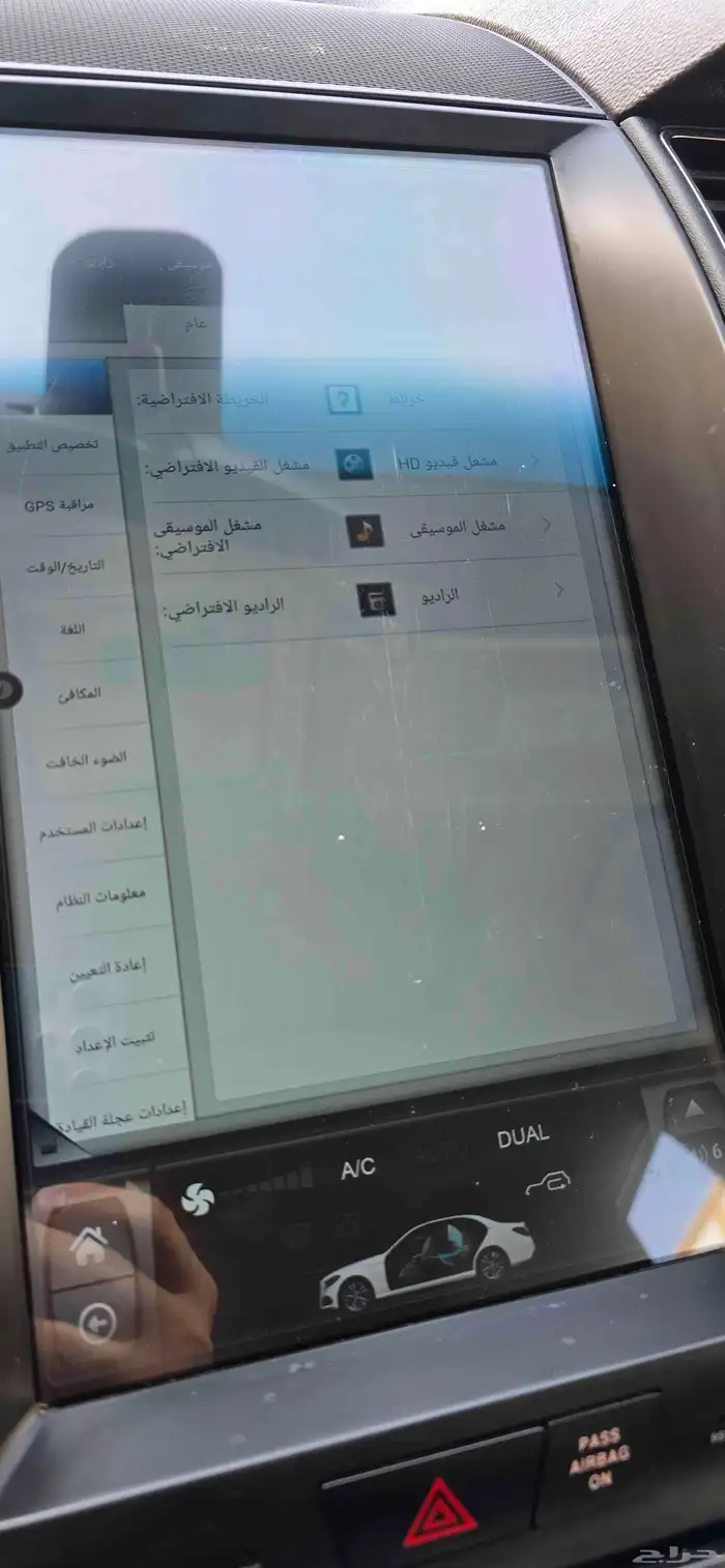 للبيع شاشة سيارة تسلا بحالة ممتازه 2