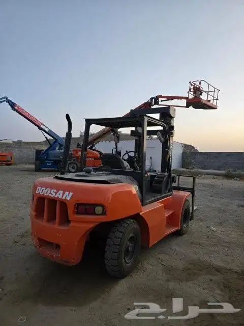 كرينات وروافع شوكيه ومقصيه ومان لفت وسيزر لفت للإيجار 4