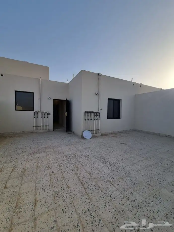 للبيع وحدات ارضيه وعلويه موقع مميز بحي المنتزه الغربي 28