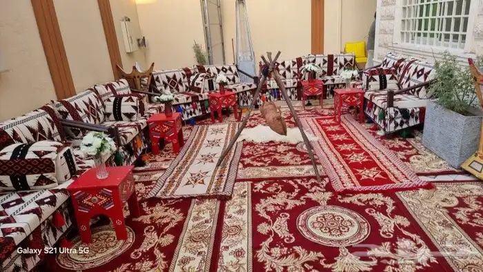 تاجير كراسي وطاولات وكنب وزل وسجاد وسماعات مكيفات 0