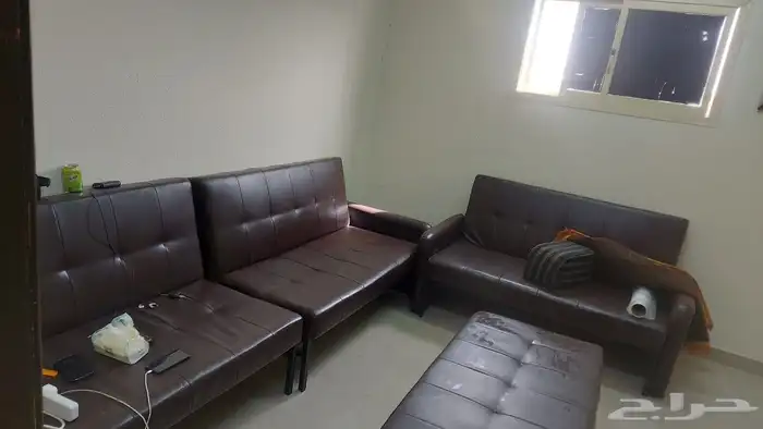 مجلس كنب جلد مع شاشه Panasonic وطبق وقطعه وسلك 0