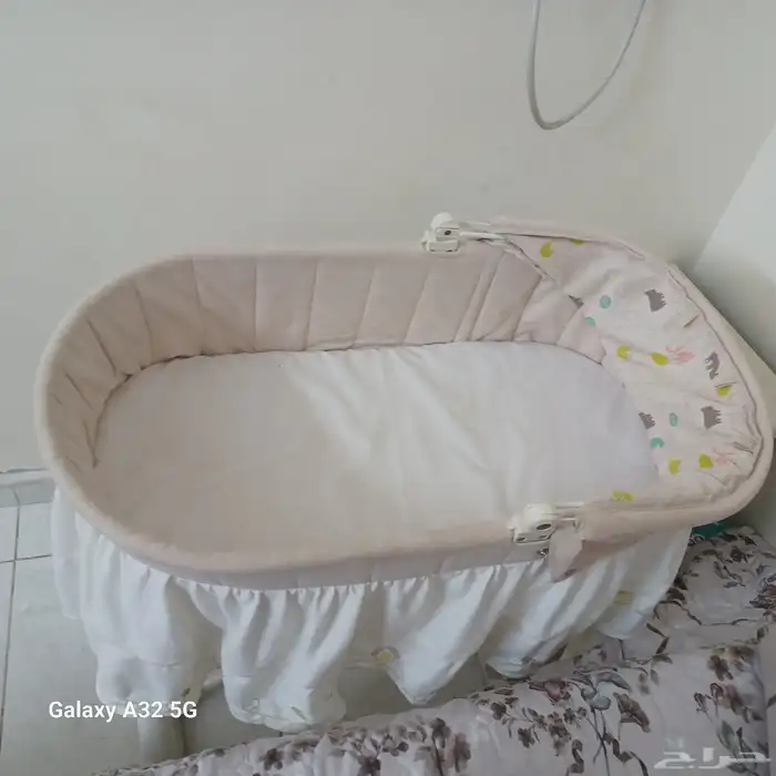 سرير اطفال بحاله ممتازه 1