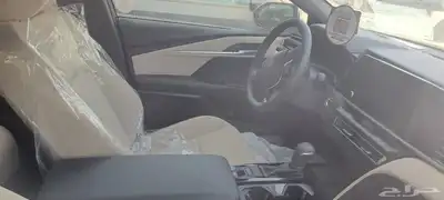 كامري LE بنزين اللون بني موديل 2025 4