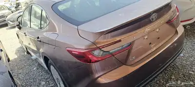 كامري LE بنزين اللون بني موديل 2025 3