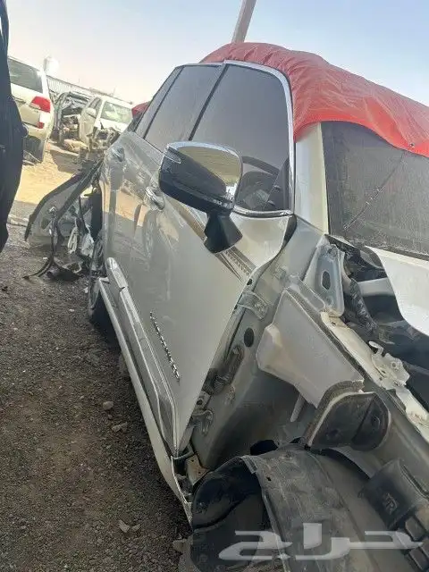 قطع غيار و تشليح جيب لاندكروزر بجميع مديلاته 11