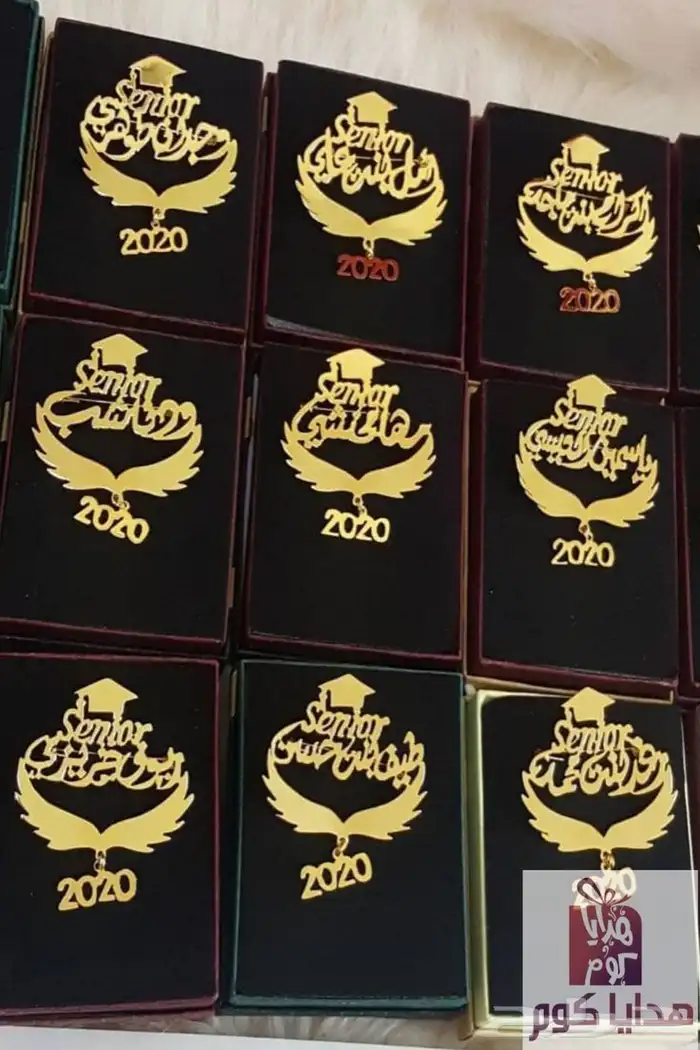 تخرجنا وما كملت الفرحة إلا ببروشات ملطي بالذهب 0