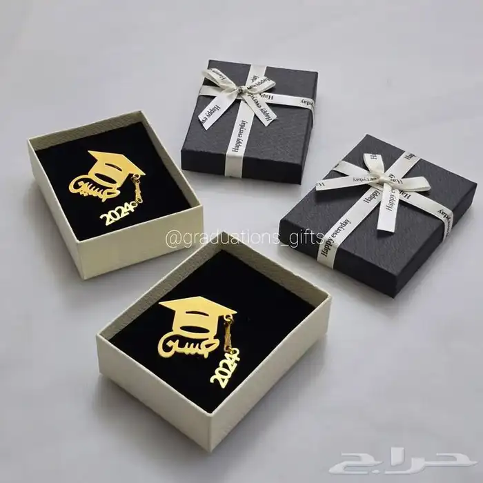 تخرجنا وما كملت الفرحة إلا ببروشات ملطي بالذهب 2