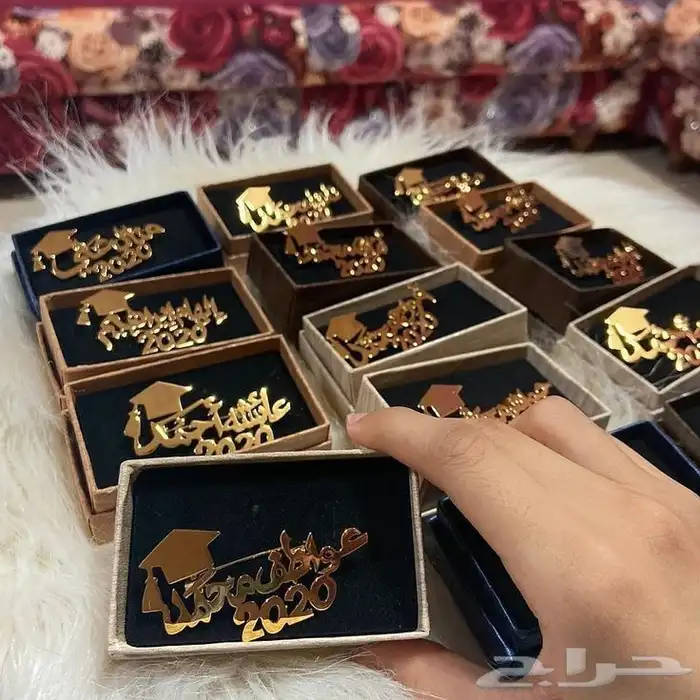 تخرجنا وما كملت الفرحة إلا ببروشات ملطي بالذهب 9