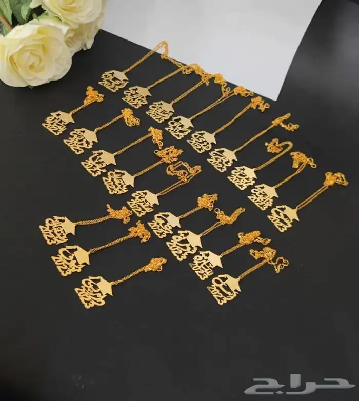 تخرجنا وما كملت الفرحة إلا ببروشات ملطي بالذهب 1