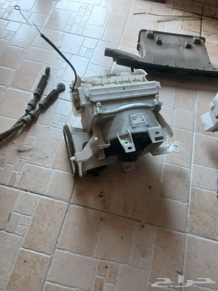 قطع غيار تشليح كورولا موديل 2005 28