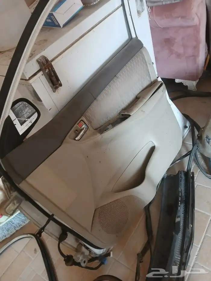 قطع غيار تشليح كورولا موديل 2005 32