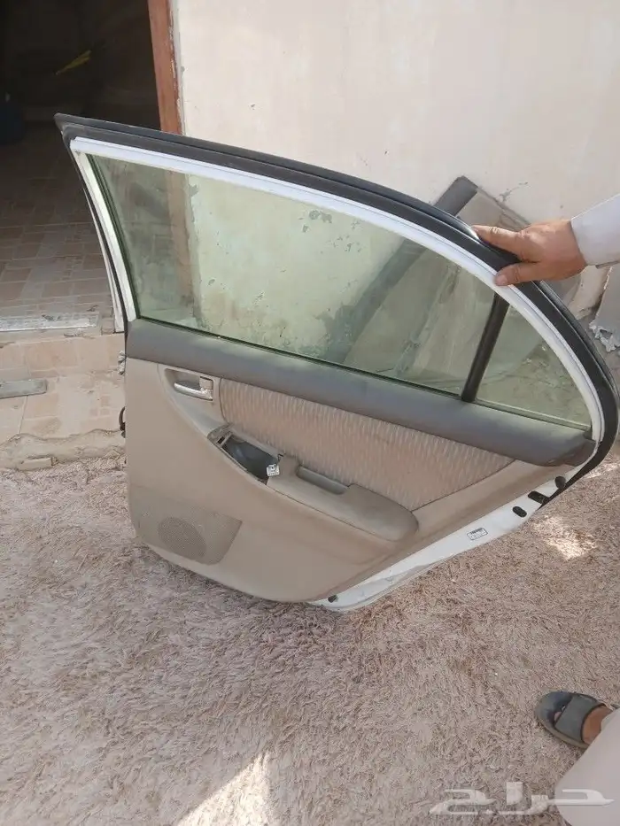 قطع غيار تشليح كورولا موديل 2005 35