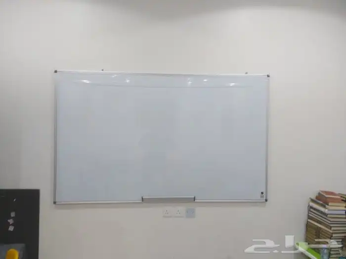 سبورات وطاولات وكراسي الاطفال ولوحات اعلانات وخدمات توفير كل 35