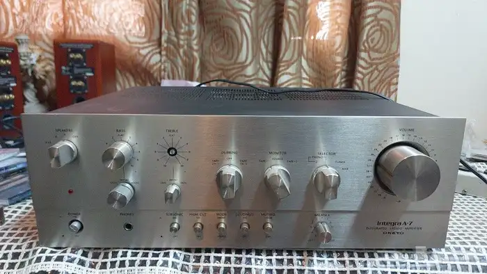 مضخم صوت من شركه onkyo اونكيو قوي جدا 0