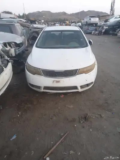 كيا سيراتو بيع قطع غيار تشليح فقط بمنطقه الحمدانيه في جده 0