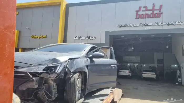 السلام عليكم يوجد سمكري وبهيه للسيارات مصدومه ا 0