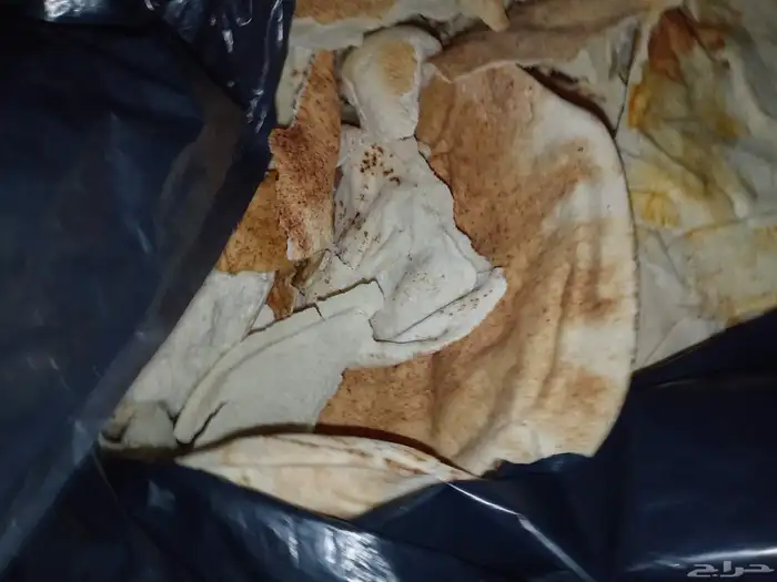 خبز ناشف نص كيس للبيع ب 15 ريال نظيف ما فيه عفن 1
