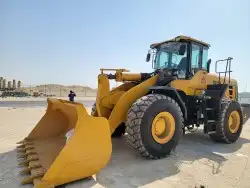 بوكلينات وشياول جي سي بي للايجار 4