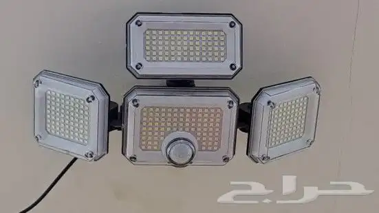 مصباح حائط طاقة شمسية LED 333 مقاوم للماء بمستشعر حركة 1