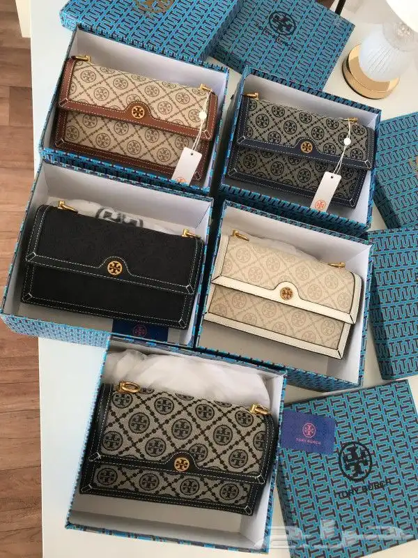 يوجد جميع انوع الشنط جمله. وقطاعي 8