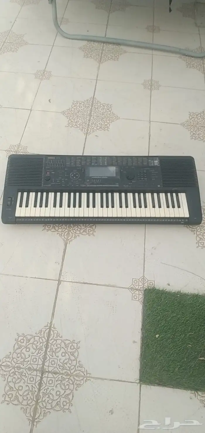 بيانو للبيع على حالته الراهنه 1