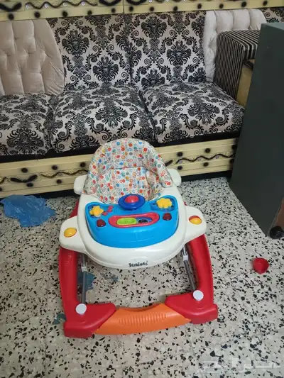 مشاية وعربة اطفال للبيع علي السوم 2