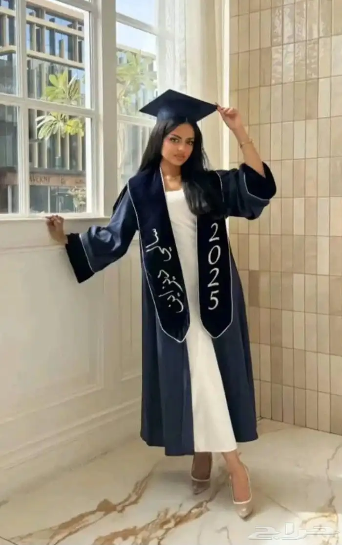 عبايه التخرج   2025 5