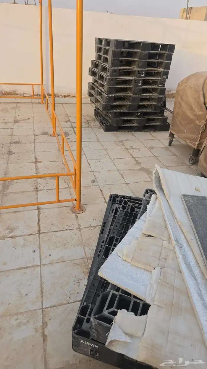 خيمة 4 ب 5 للبيع مع سجادتين ومساند وفرشات ارضية ممتازة وضد ا 1