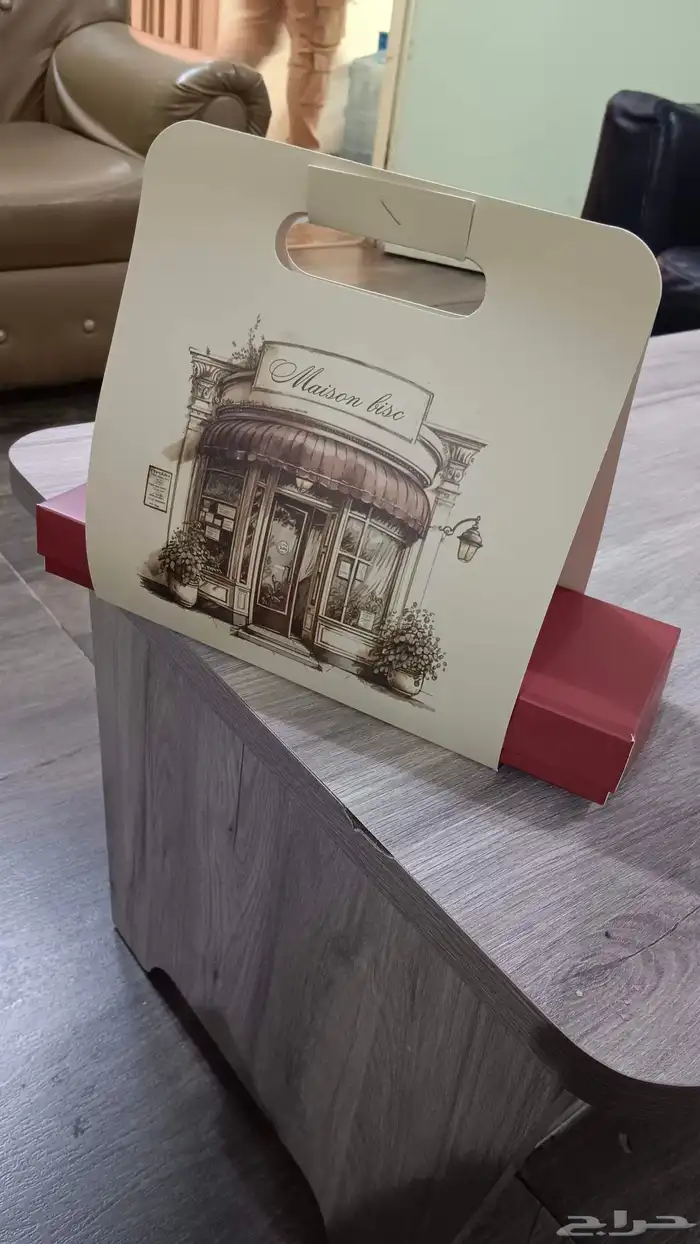 تصميم و طباعة بوكسات حلويات وبكج عبايات واستكر وملصقات 3