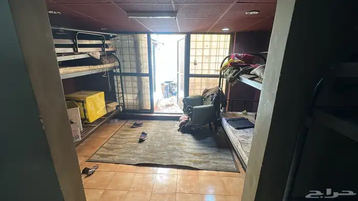 سكن شركات التوصيل مع حواش مناسب لدبابات 5