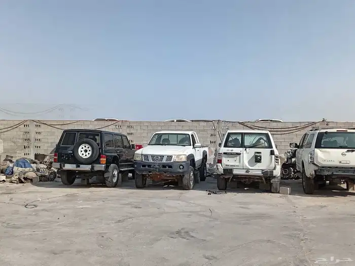يوجد لدينا جميع قطع غيار السيارات لاند كلوزر ونيسان بترول 0