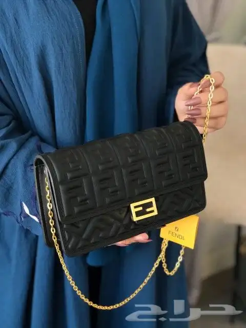 شنطه فندي هاي كوالتي بالوان جذابه شامل التوصيل والشحن 6