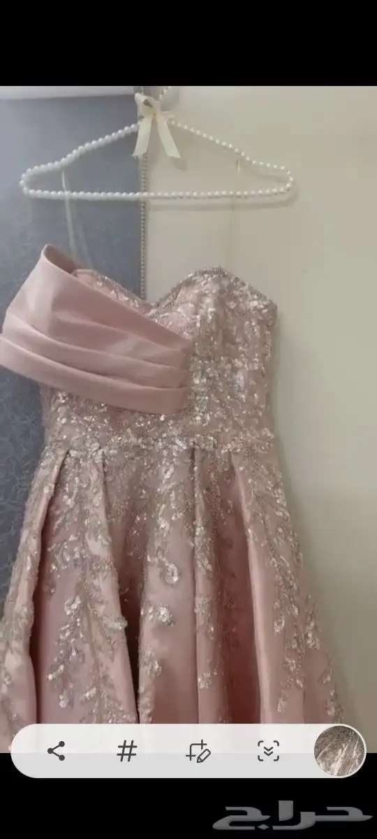 فستان للبيع ملبوس مره واحده المقاس يلبس s و xs سبب البيع ما 5