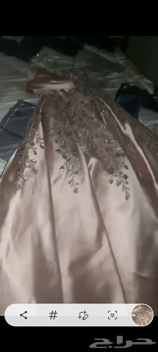 فستان للبيع ملبوس مره واحده المقاس يلبس s و xs سبب البيع ما 3